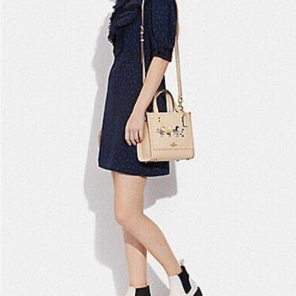 ❌❌SOLD❌❌Coach X Peanuts Dempsey Tote 22- Snoopy And Friends Leather Bag in Ivory - Picture 2 of 7